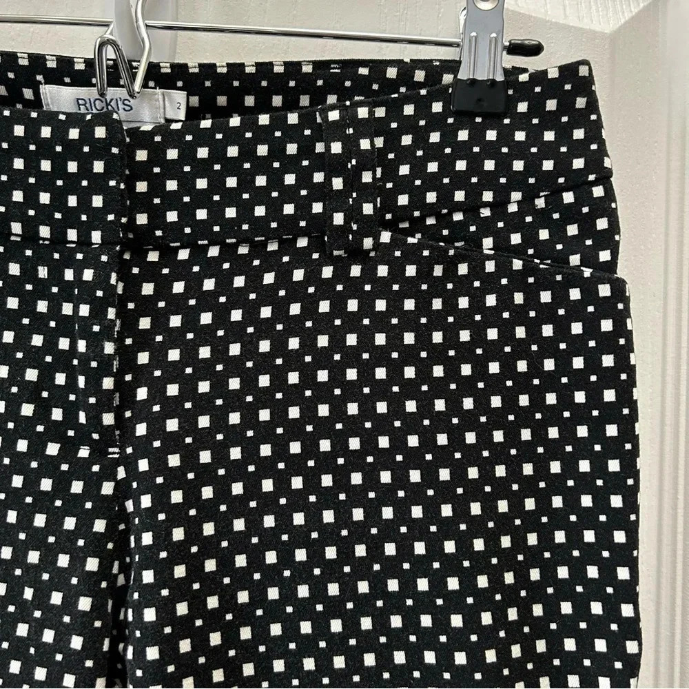 Ricki's Slim Fit Cropped Ankle Pants Slant Pocket Stretch Fit Black White Size 2 - Picture 7 of 16